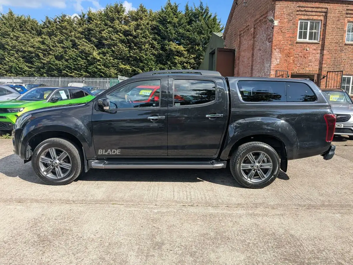 2019-isuzu-d-max-19td-blade-auto-big-6