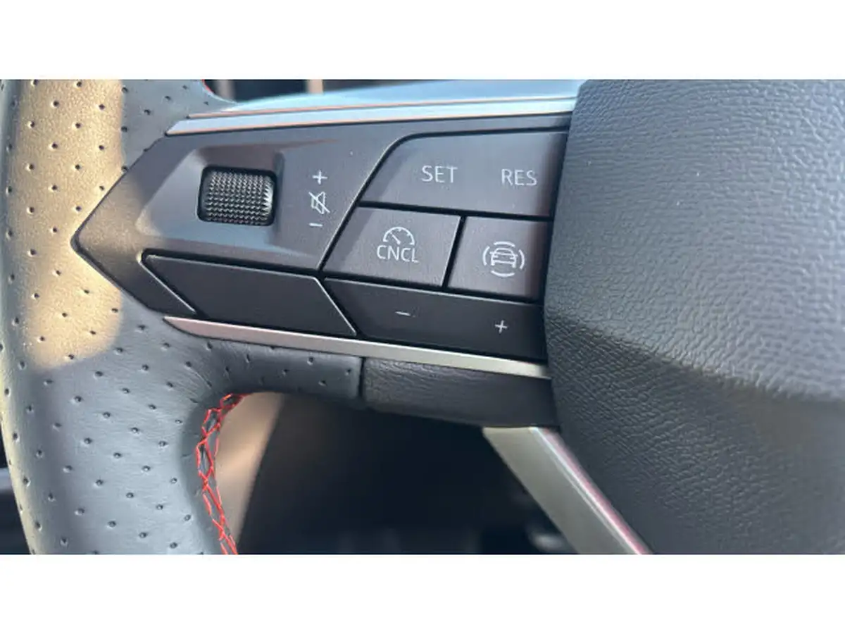 2025-seat-leon-15-e-hybrid-fr-black-edition-hatchback-big-32