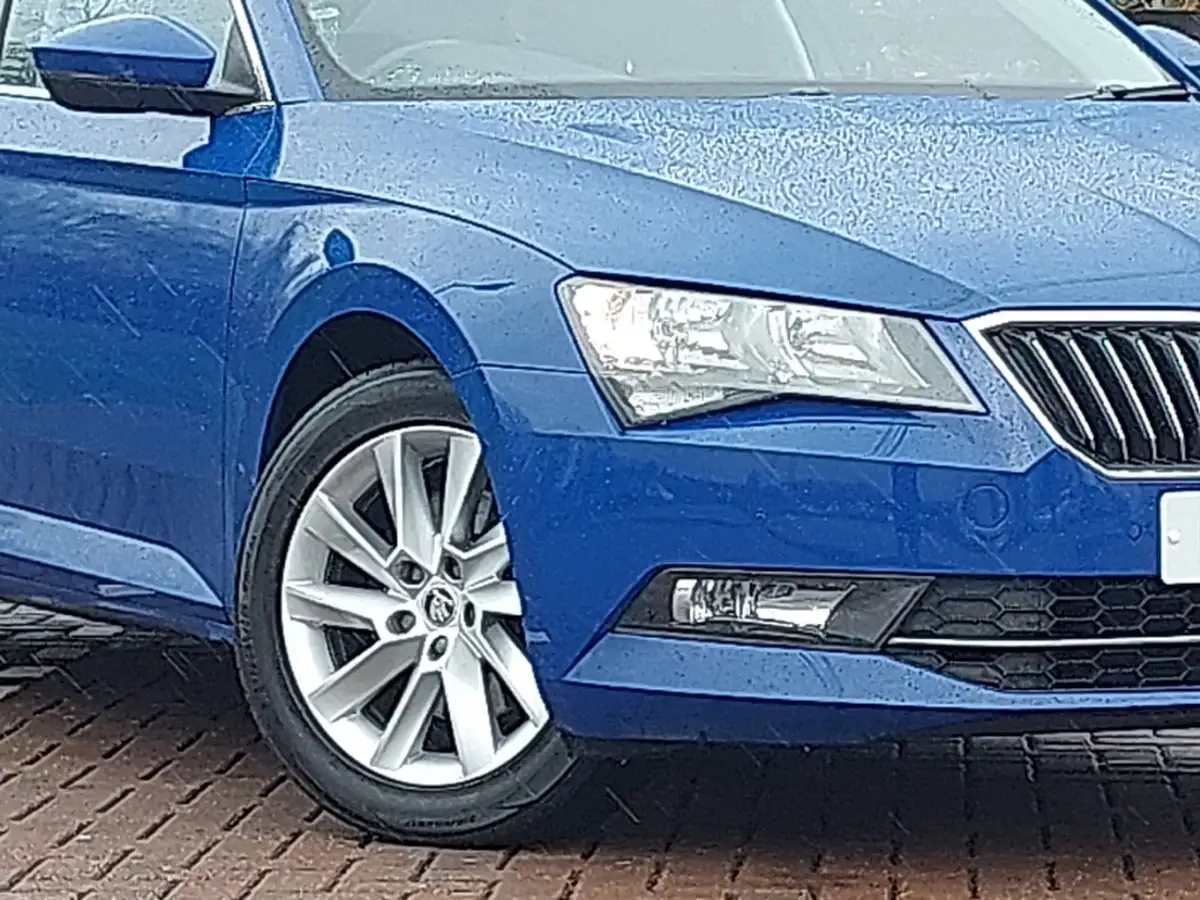 2018-skoda-superb-20tdi-scr-se-technology-hatchback-big-8