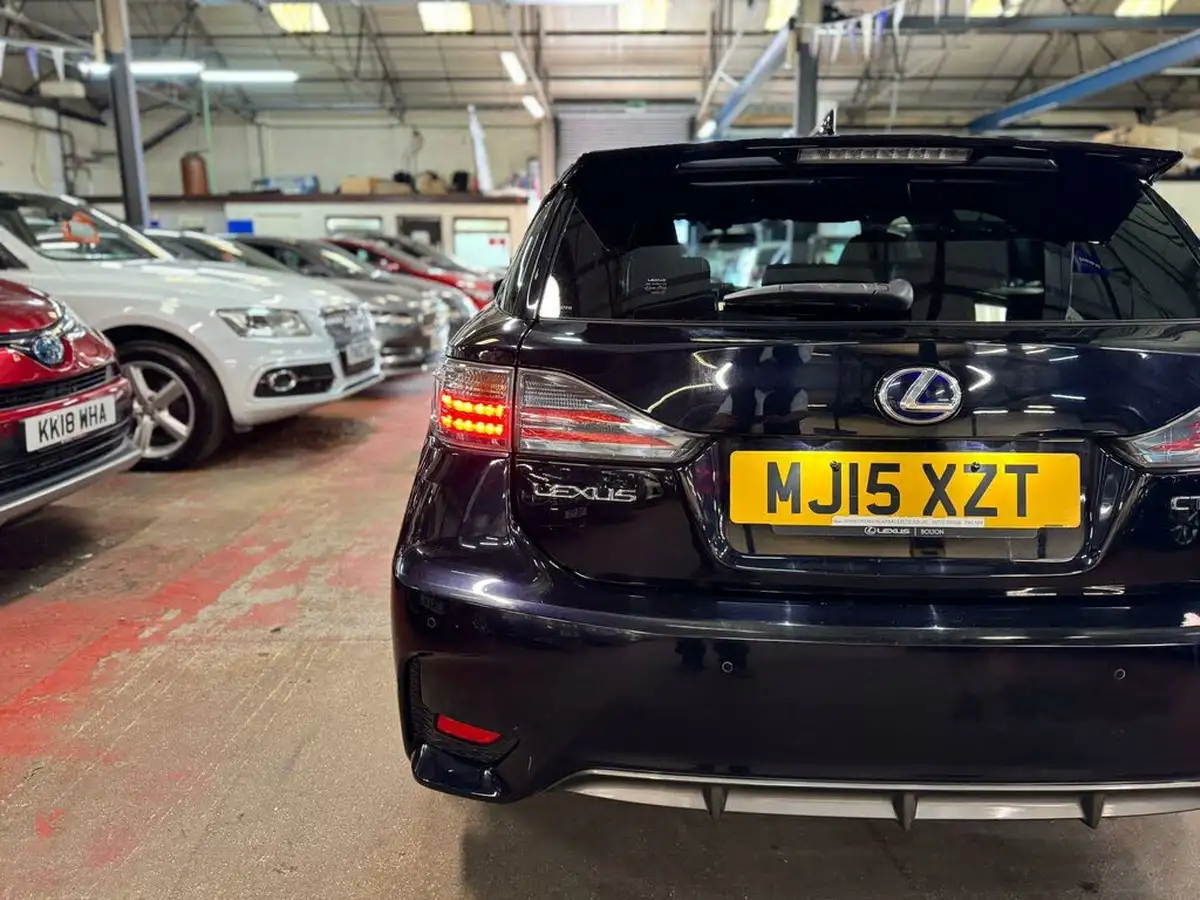 2015-lexus-ct-200h-18-f-sport-cvt-big-10