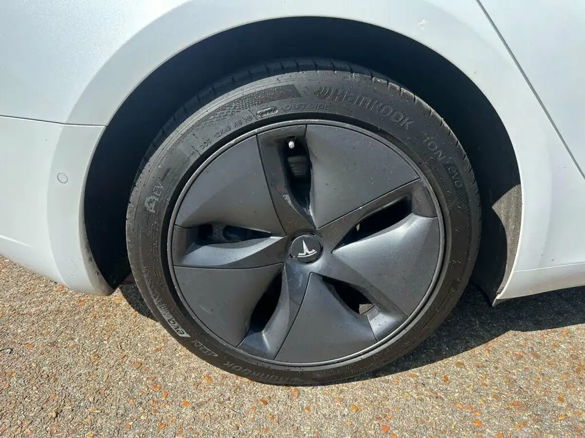 2020-tesla-model-3-e-long-range-big-26