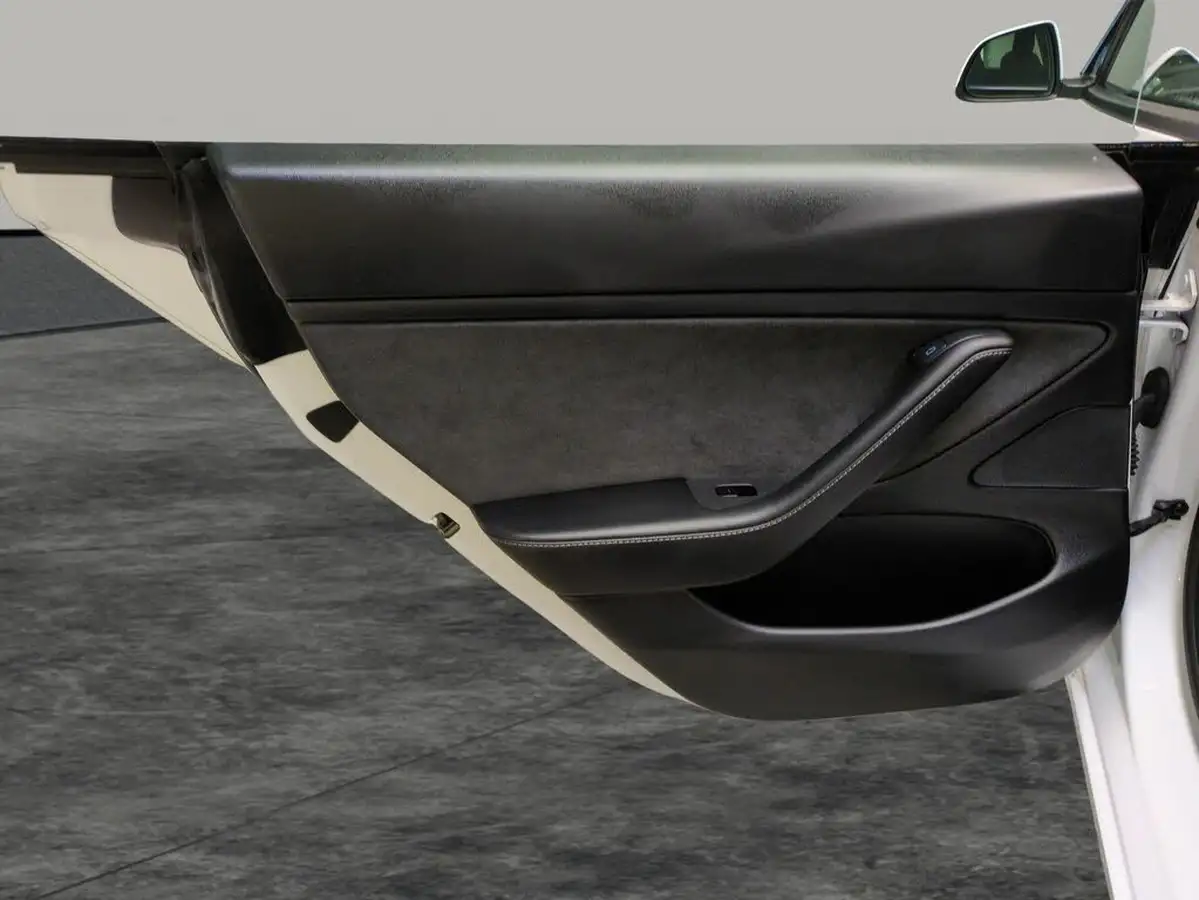 2020-tesla-model-3-e-long-range-big-35