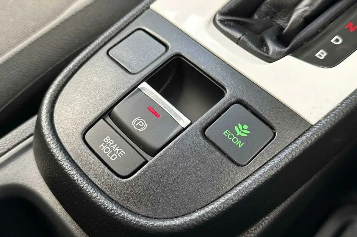 2022-honda-jazz-15-i-mmd-se-109ps-big-17