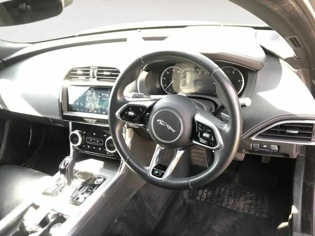 2020-jaguar-xe-20d-r-dynamic-s-big-4