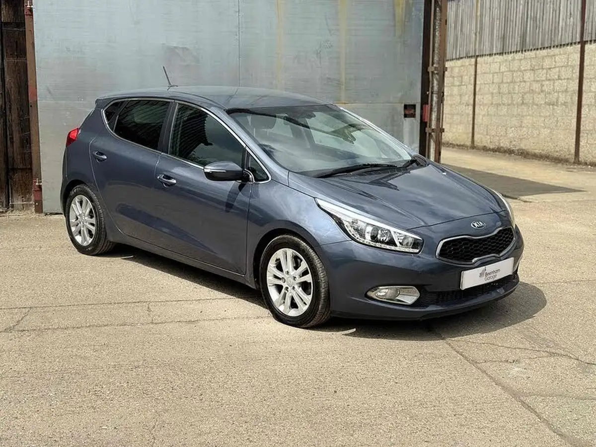 2014-kia-ceed-16crdi-3-isg-hatchback-big-0