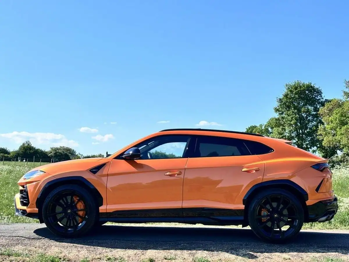 2023-lamborghini-urus-40-no-trim-big-5