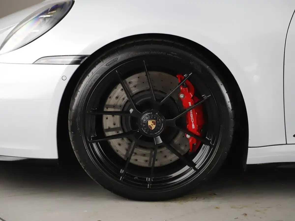 2024-porsche-911-30-carrera-4-gts-541ps-coupe-3591cc-pdk-big-3