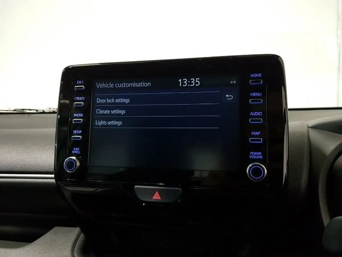 2022-toyota-yaris-15-vvt-i-design-big-10