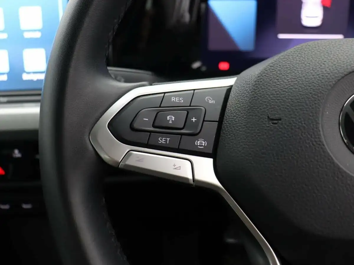 2022-volkswagen-golf-15-tsi-life-150ps-hatchback-big-35