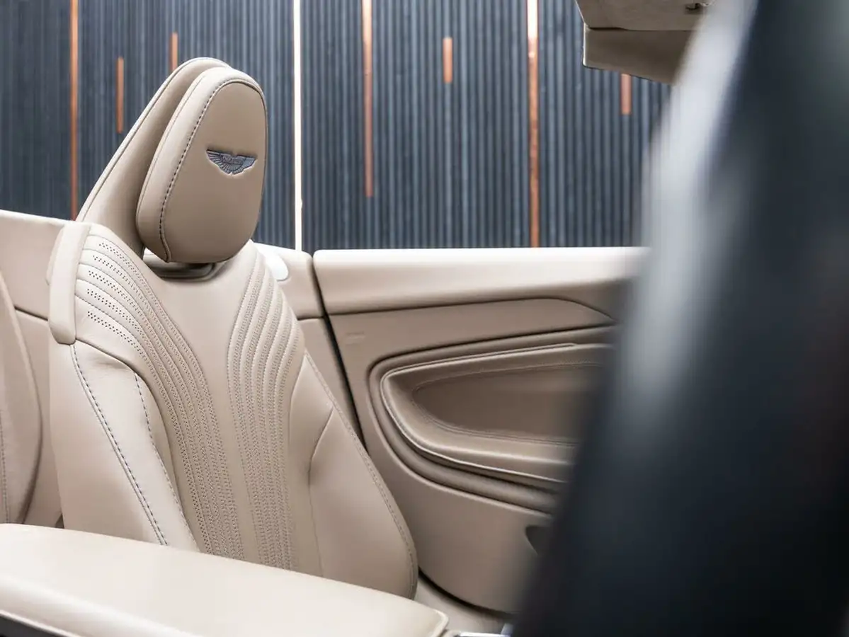 2018-aston-martin-db11-40-v8-big-33