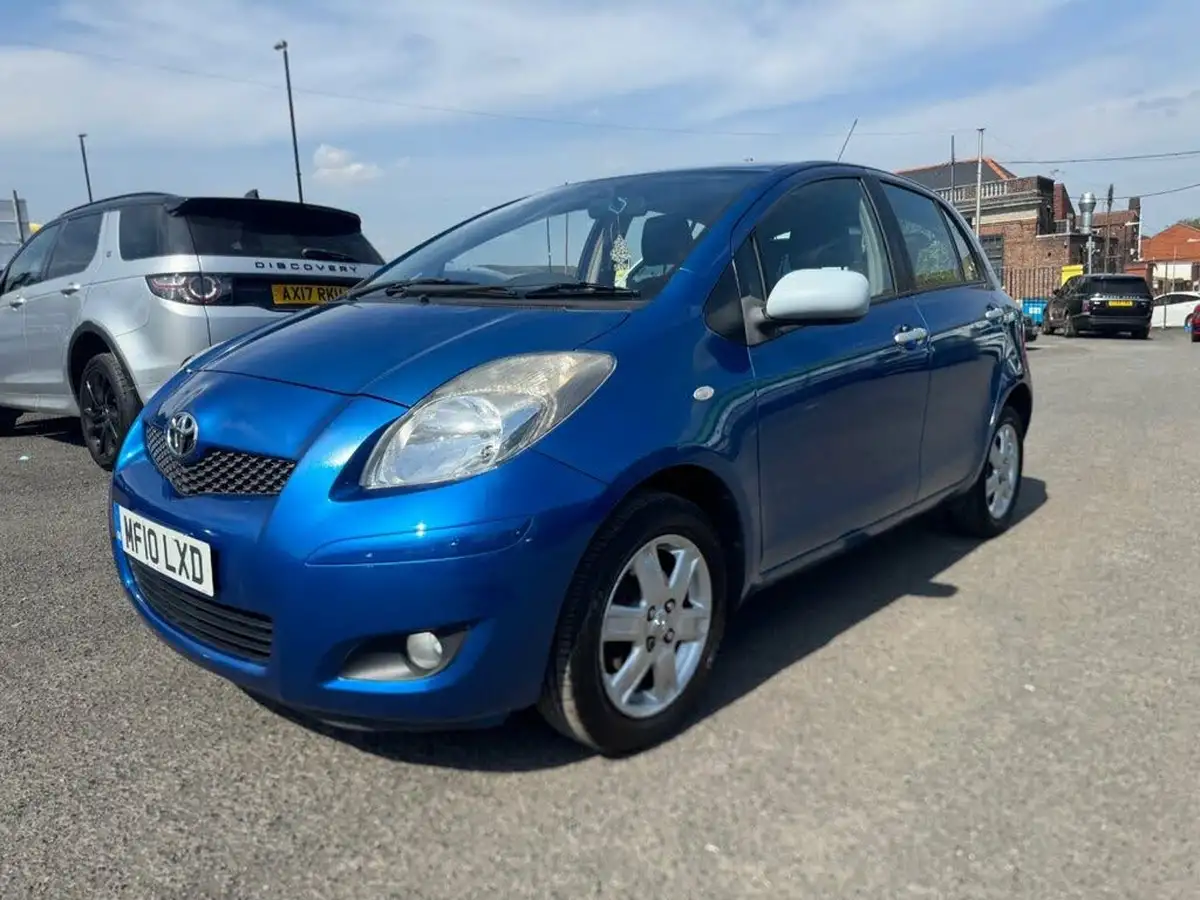 2010-toyota-yaris-10-tr-5d-big-13