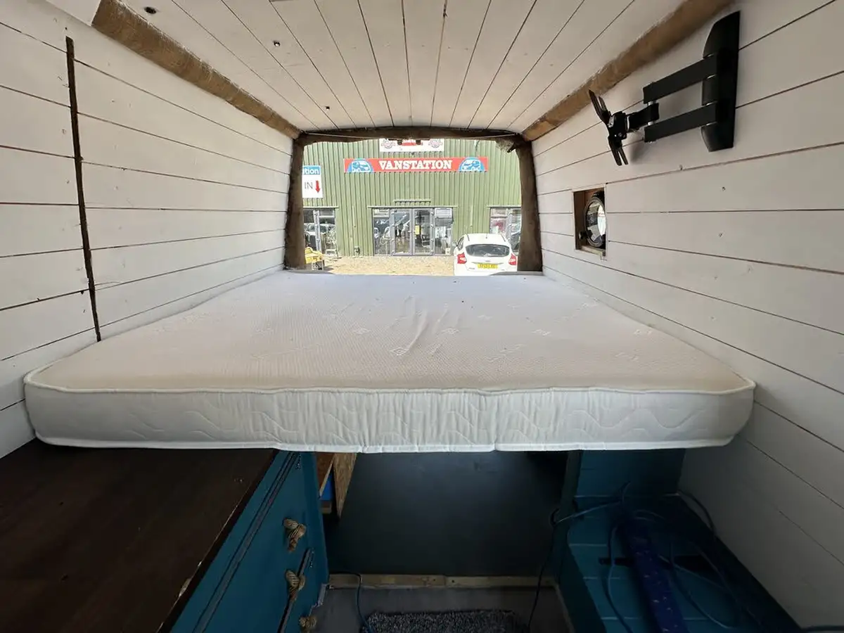 2007-iveco-daily-s-class-30td-35s18-mwb-air-ride-high-roof-van-big-4