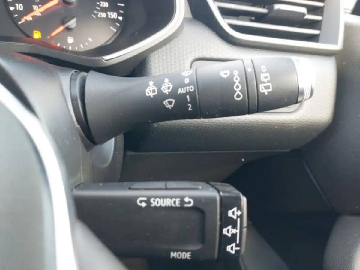 2021-renault-clio-10-tce-iconic-90ps-big-18