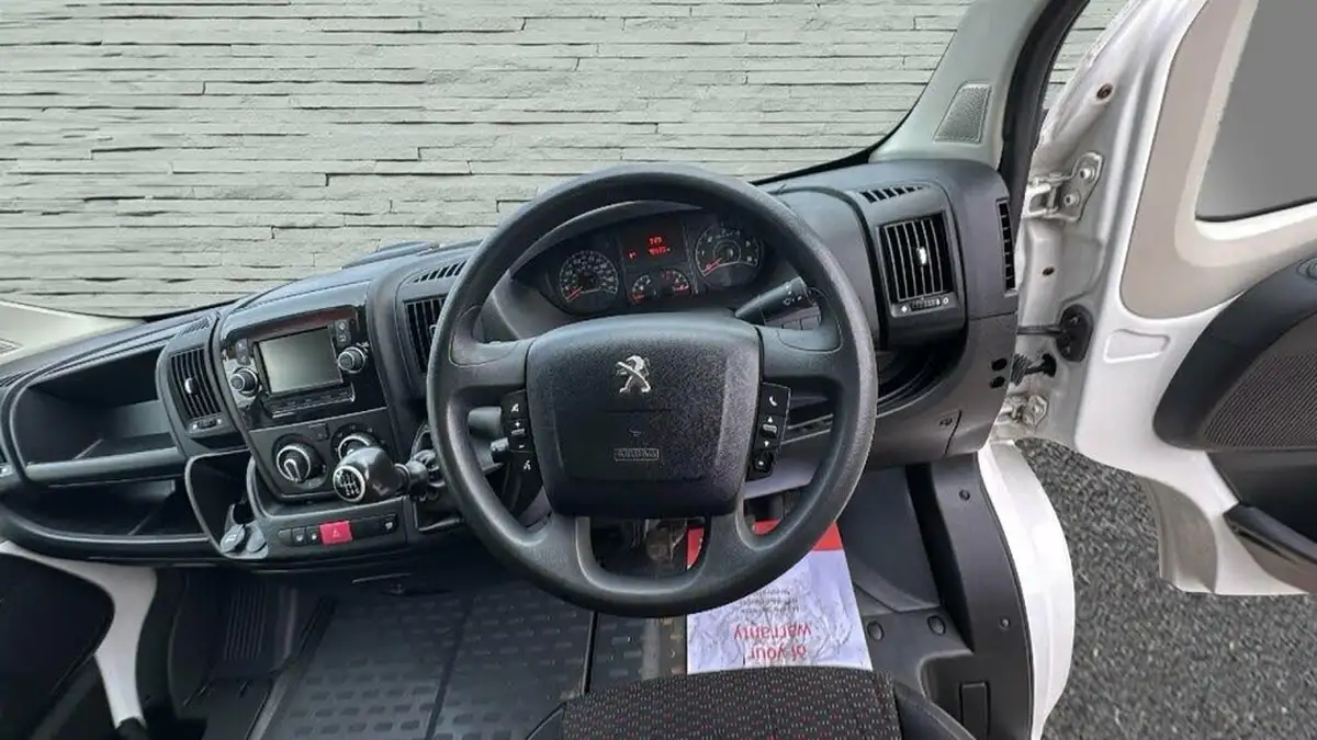 2019-peugeot-boxer-22-bluehdi-professional-335-l3-h2-panel-big-12