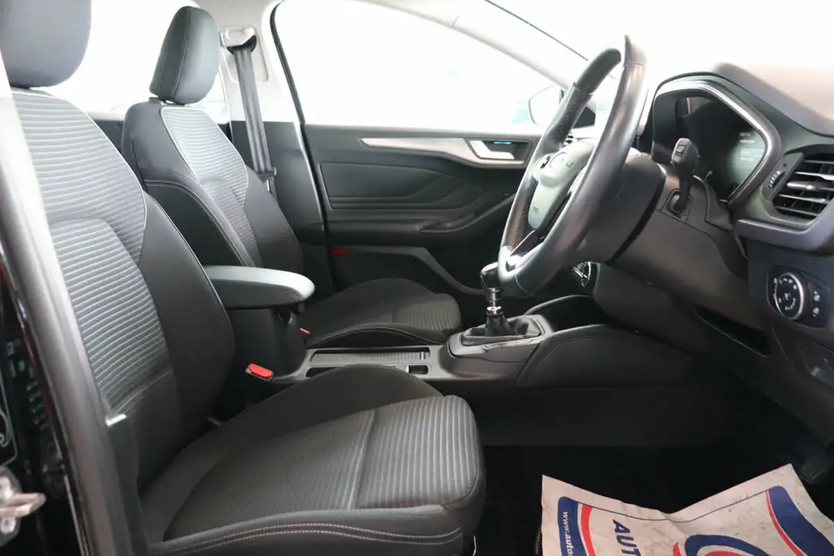 2019-ford-focus-10t-titanium-ss-hatchback-big-20