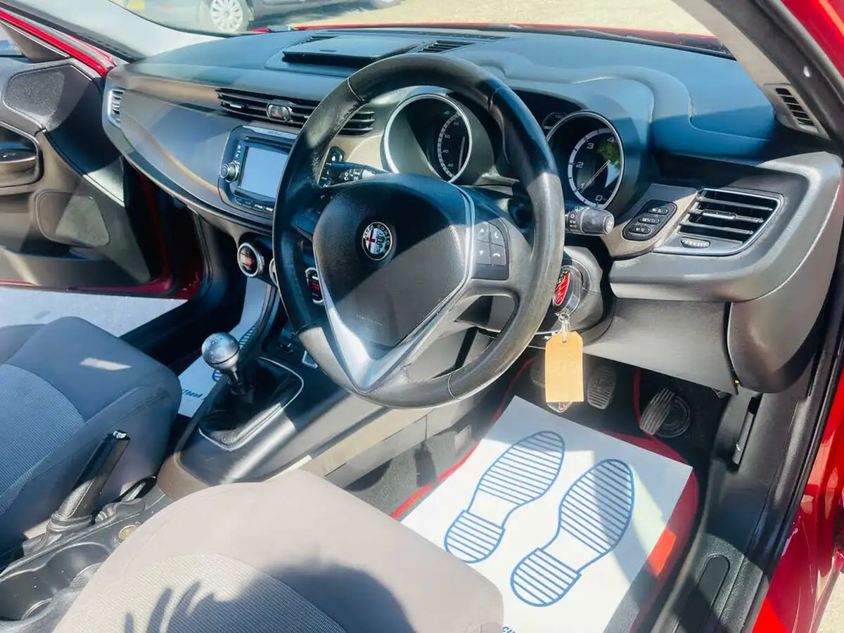 2014-alfa-romeo-giulietta-16td-distinctive-big-23
