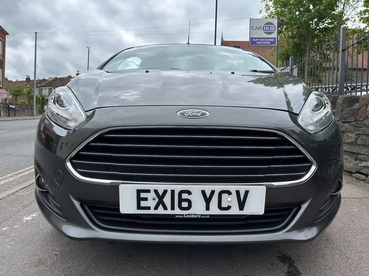2016-ford-fiesta-125-zetec-3d-big-1