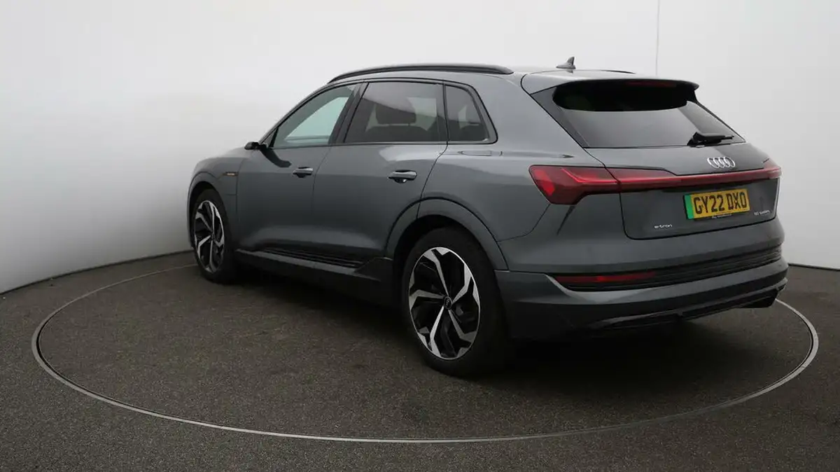 2022-audi-e-tron-50e-black-edition-station-wagon-big-62