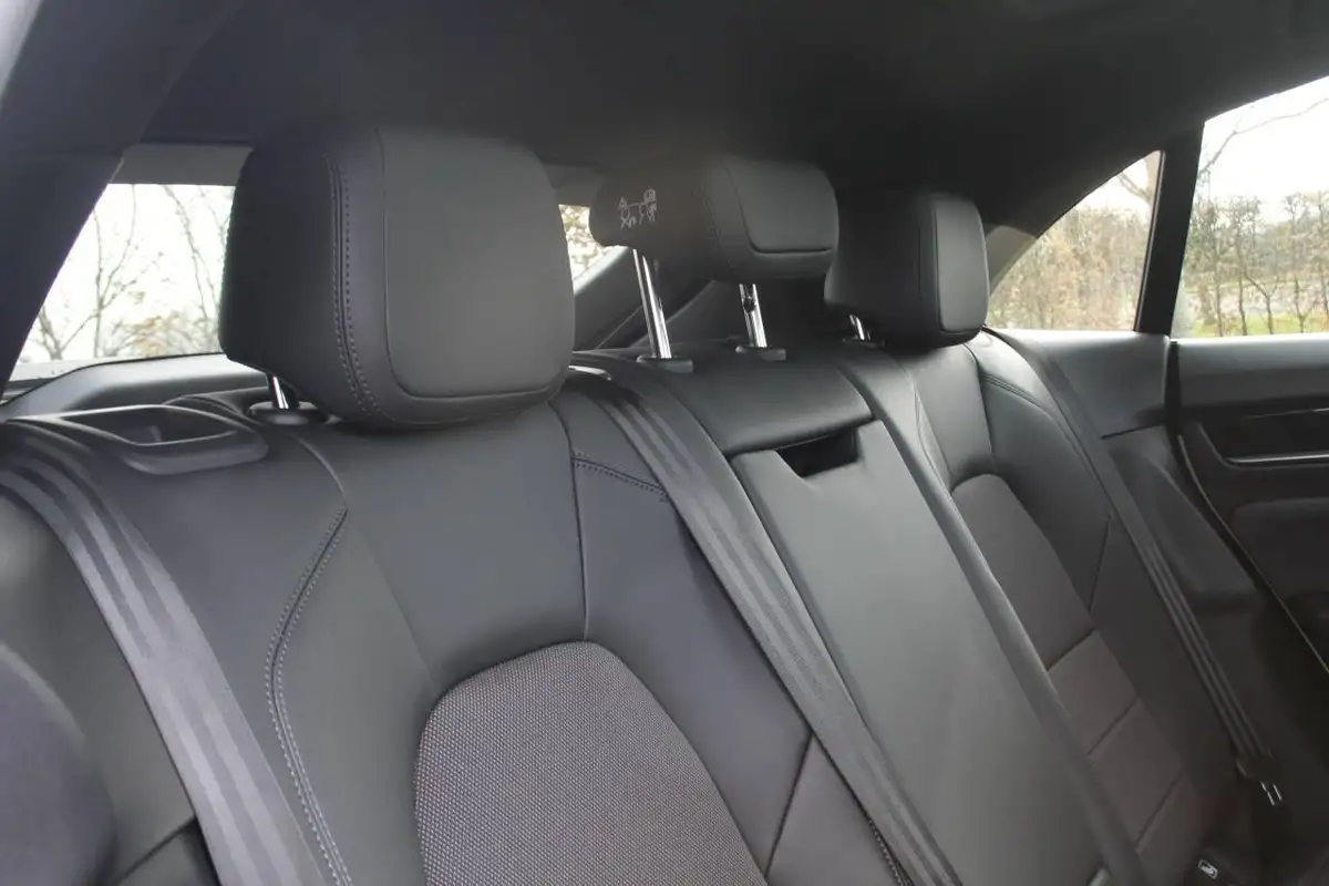 2025-porsche-macan-e-electric-big-23