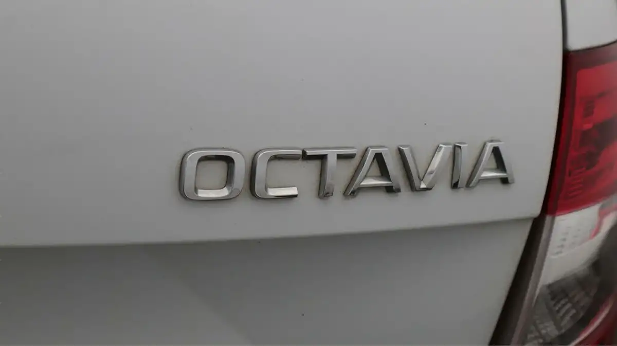 2020-skoda-octavia-16tdi-se-technology-estate-big-22