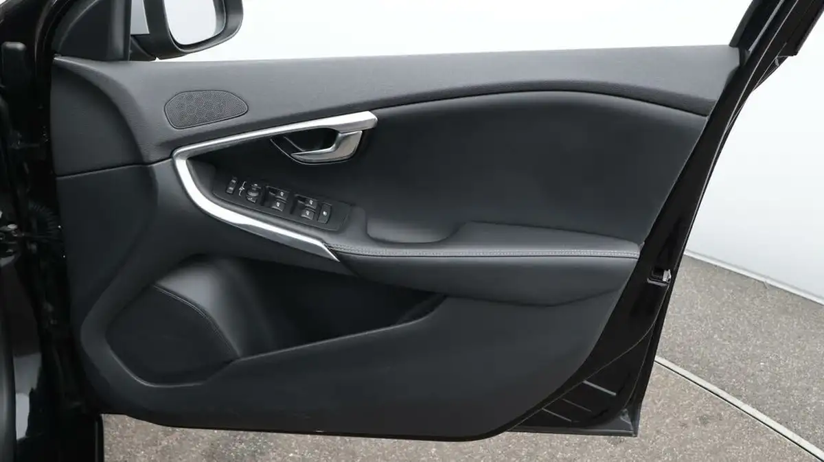 2019-volvo-v40-20td-d3-r-design-nav-plus-geartronic-big-15
