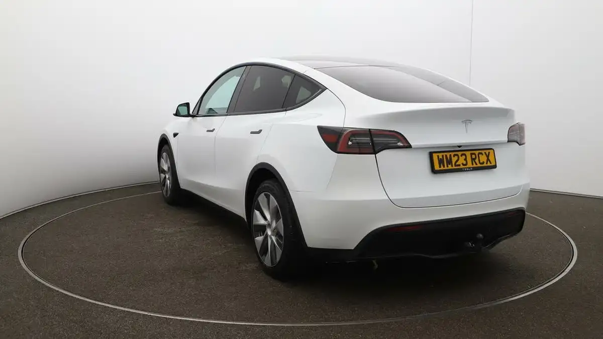 2023-tesla-model-y-e-rwd-big-59