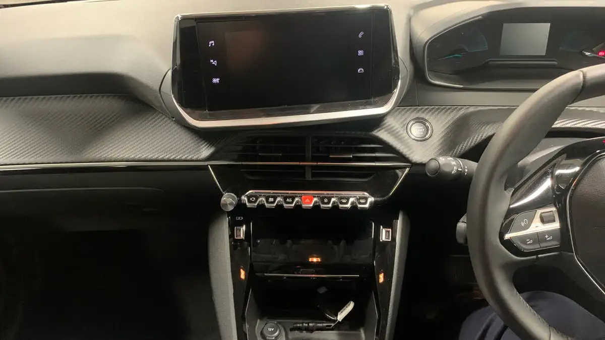 2024-peugeot-208-e-e-style-big-9
