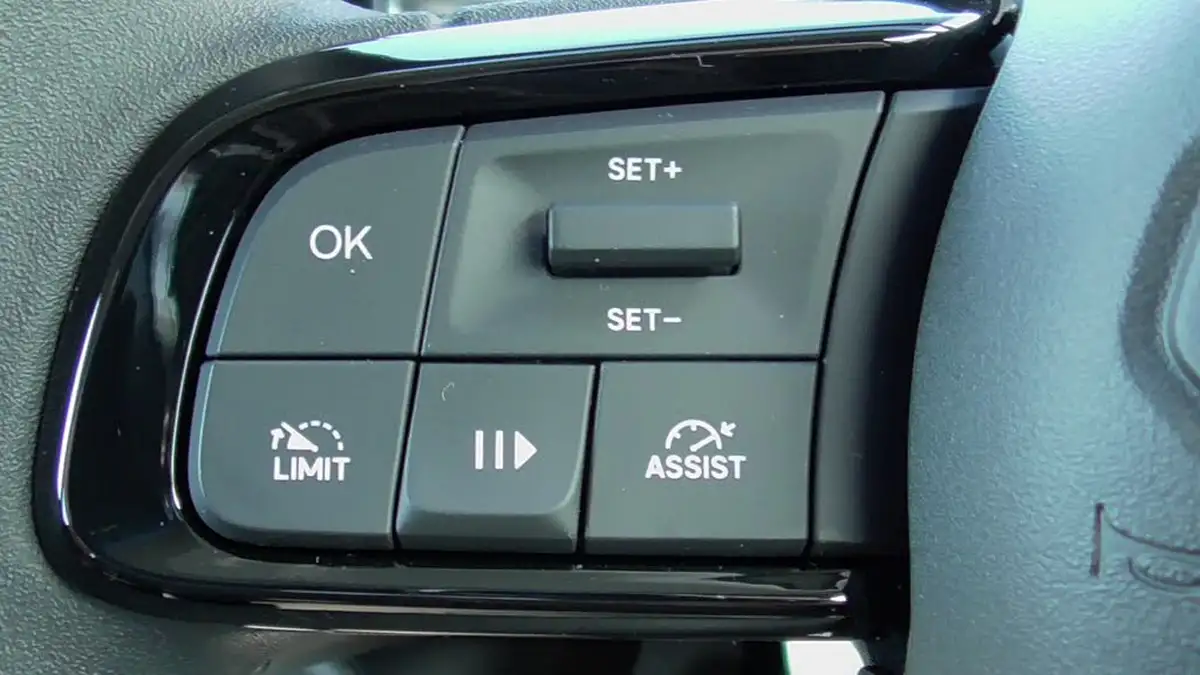 2025-jeep-avenger-12-gse-longitude-big-7