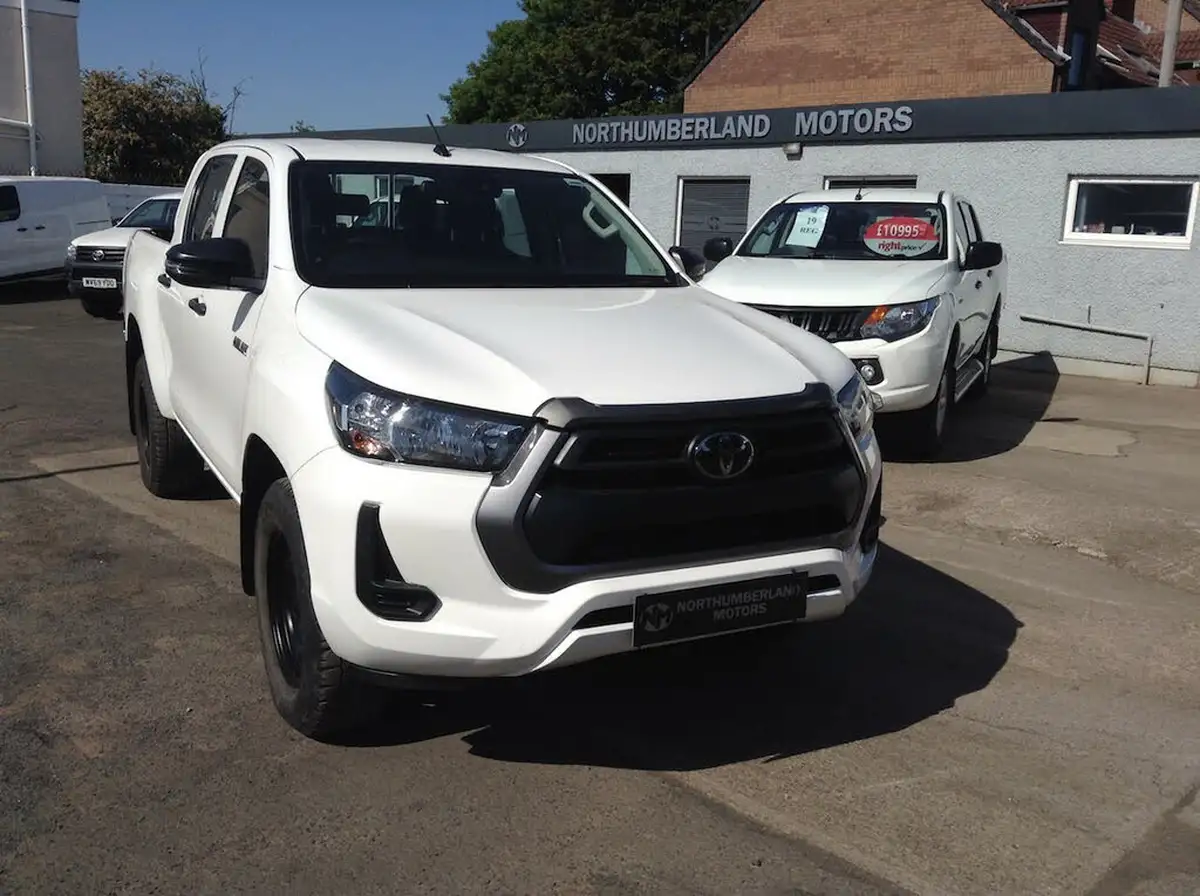 2021-toyota-hi-lux-24d-4d-active-150hpeu6dt-e-double-pick-up-big-0