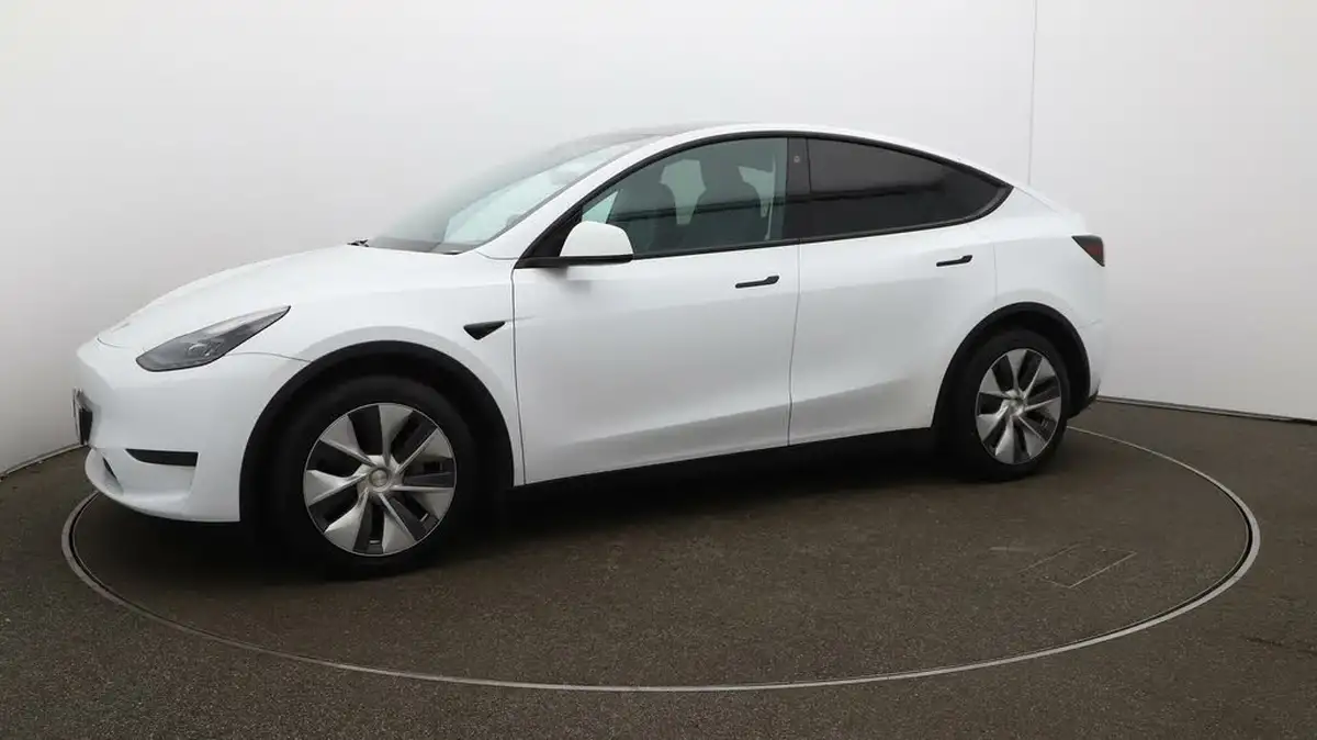 2022-tesla-model-y-e-rwd-big-65