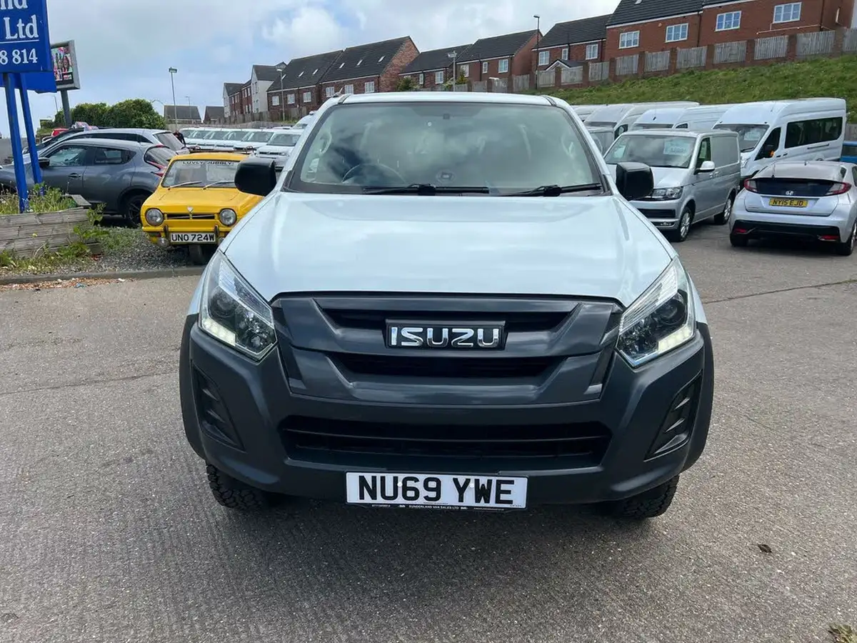 2019-isuzu-d-max-19td-utility-4x4-extended-pick-up-big-4