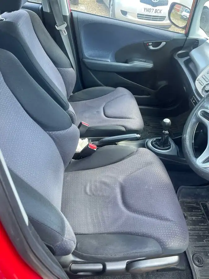 2010-honda-jazz-12-s-big-8