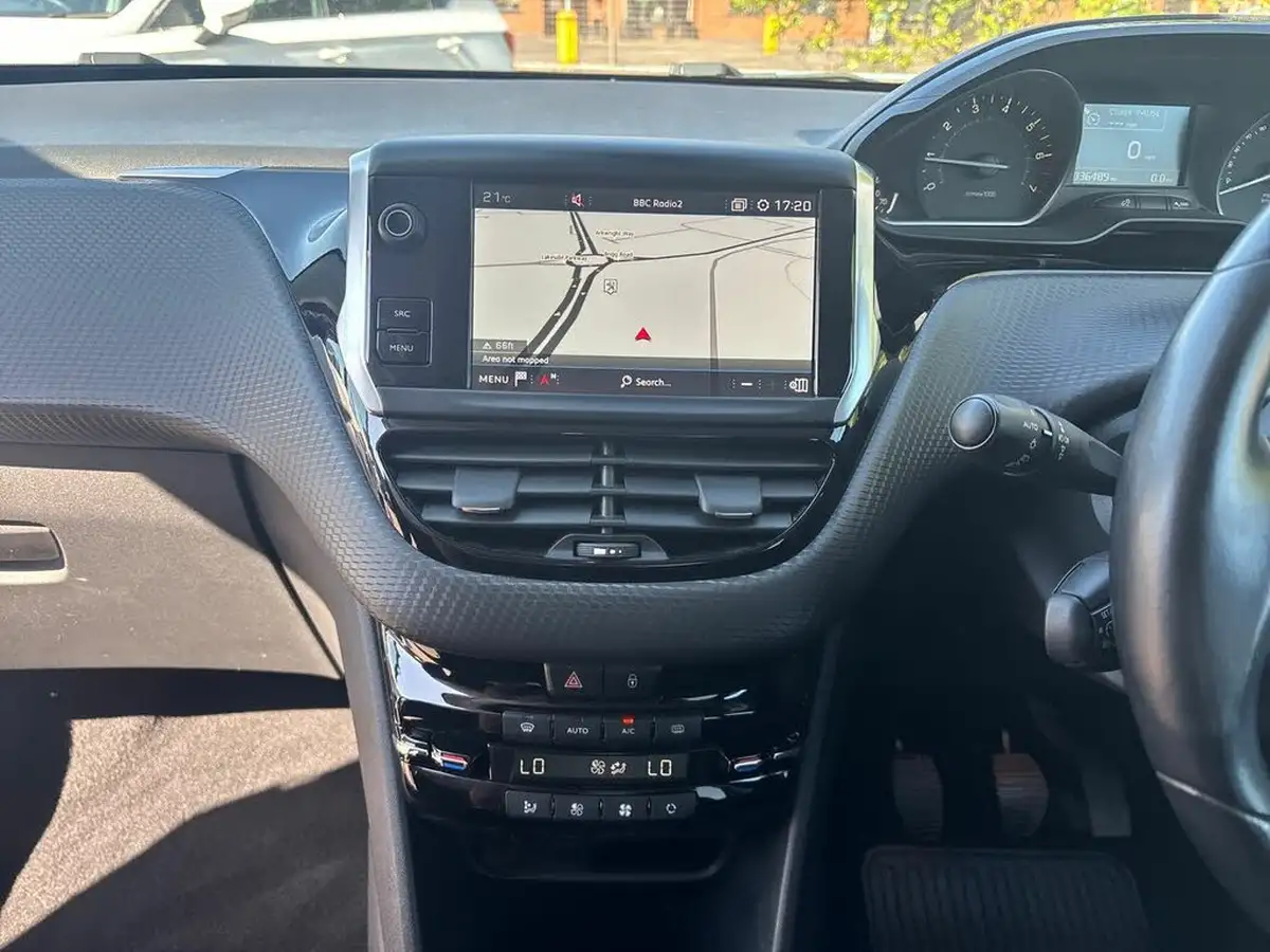 2018-peugeot-208-12-puretech-tech-edition-82bhp-big-24