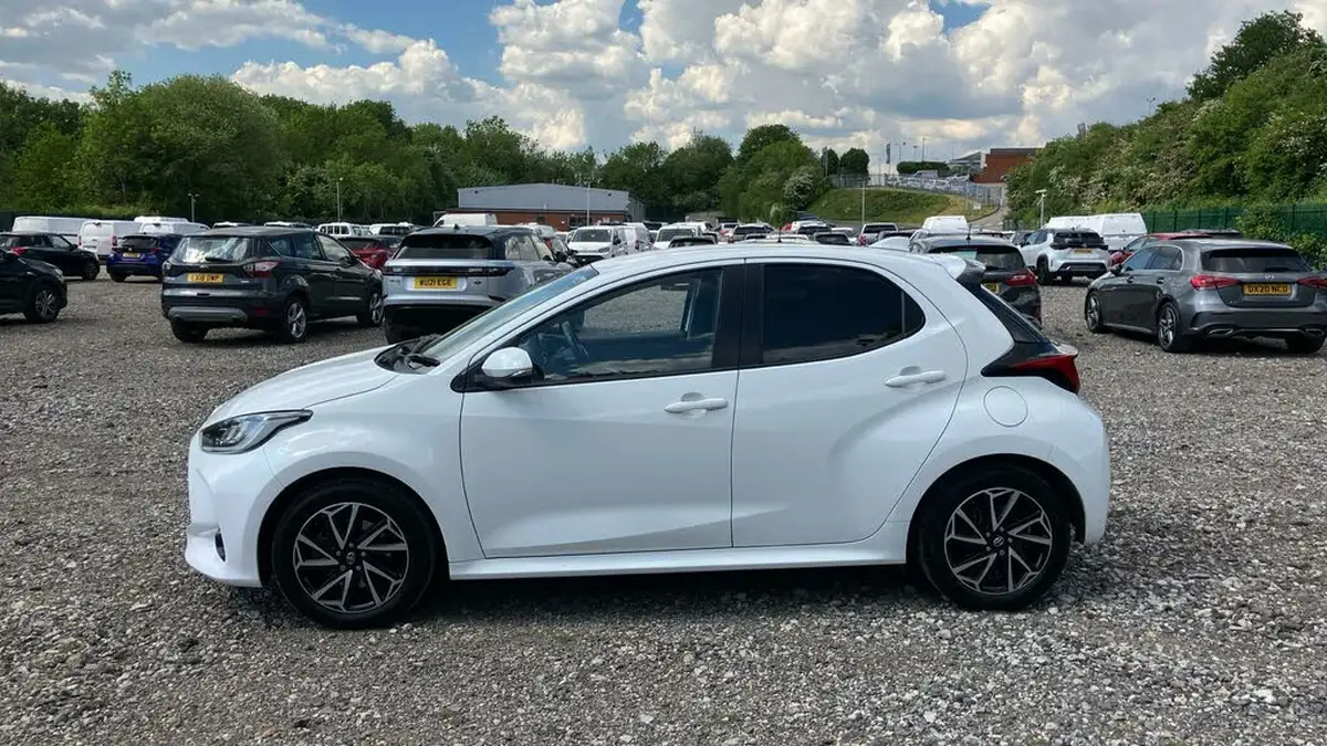 2021-toyota-yaris-15-vvt-i-design-big-16
