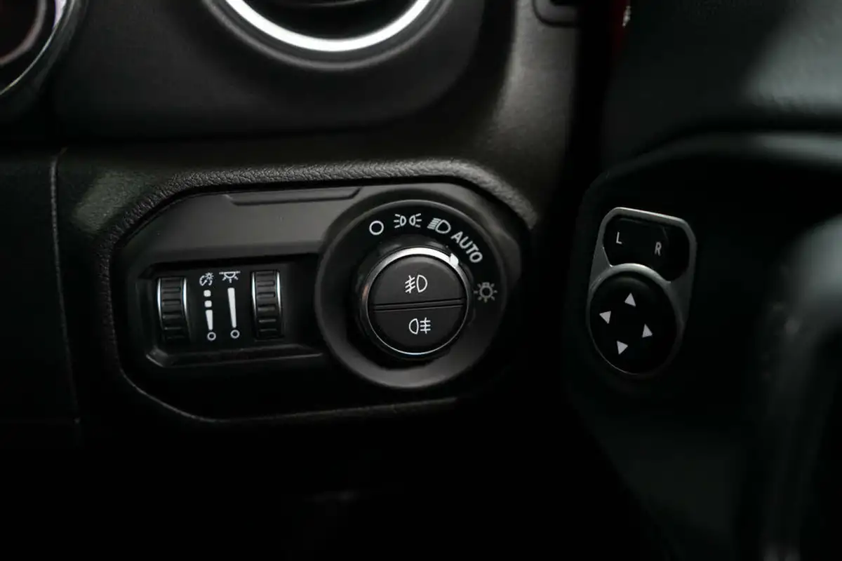 2019-jeep-wrangler-20-gme-overland-hard-5d-big-44