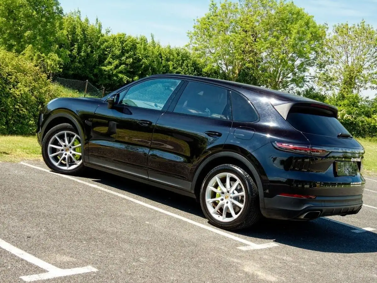 2018-porsche-cayenne-30-v6-e-hybrid-big-11