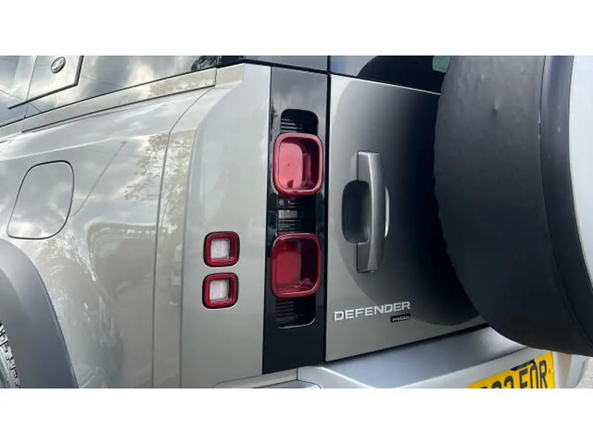 2022-land-rover-110-defender-20-p400e-xs-edition-big-18