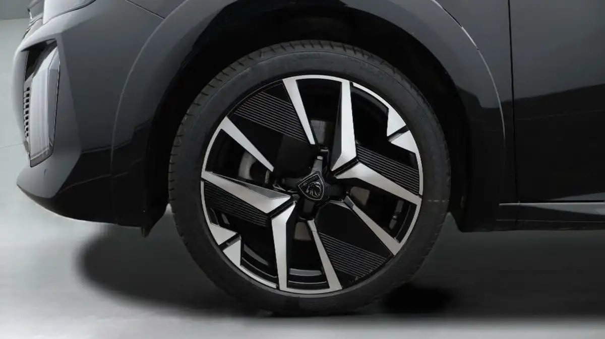 2024-peugeot-208-12-puretech-gt-100ps-big-18