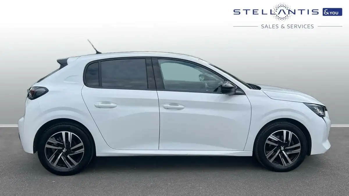 2022-peugeot-208-12-puretech-allure-premium-100bhp-big-1