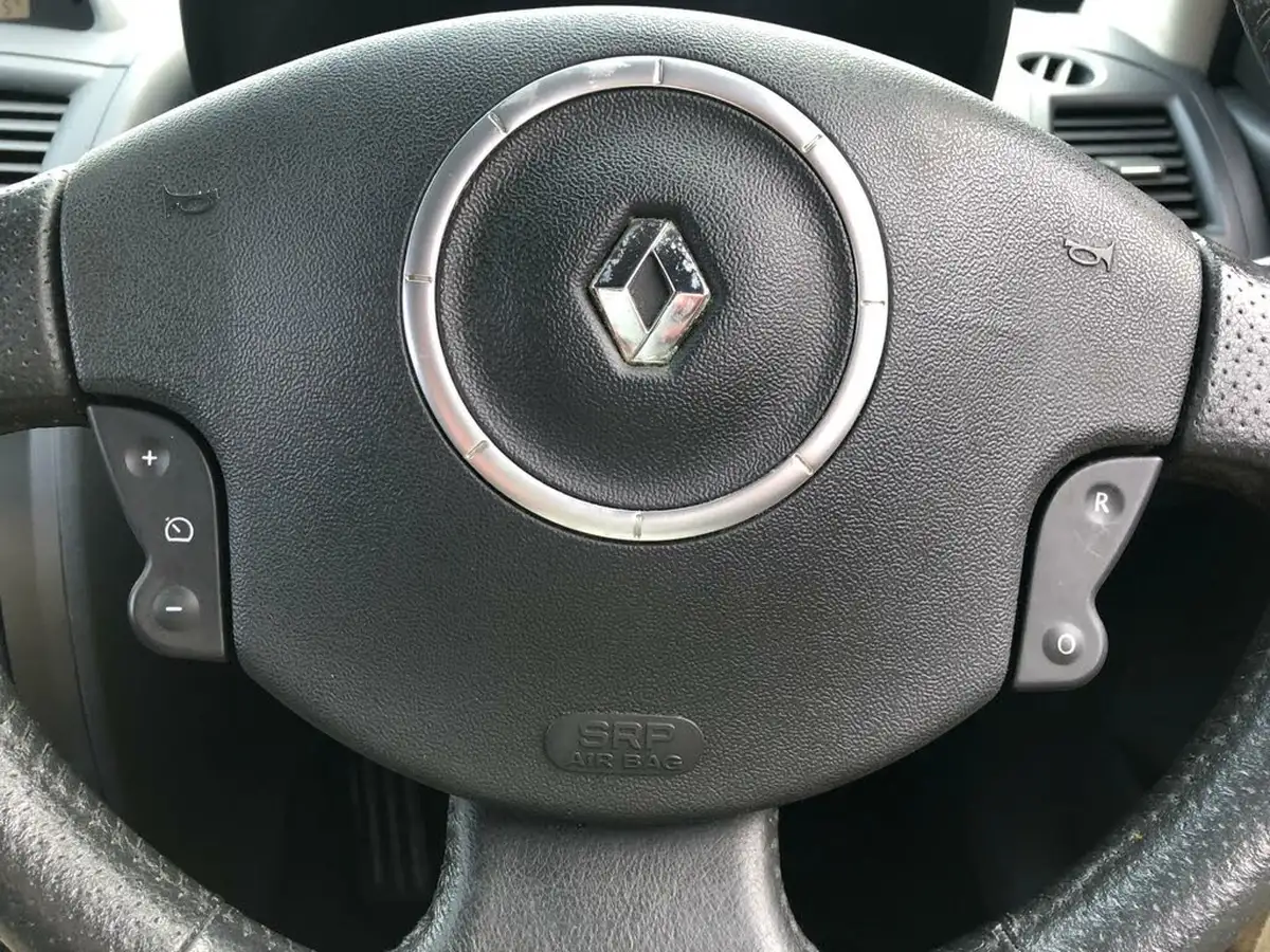 2009-renault-megane-16-dynamique-vvt-111bhp-hatchback-3d-big-21