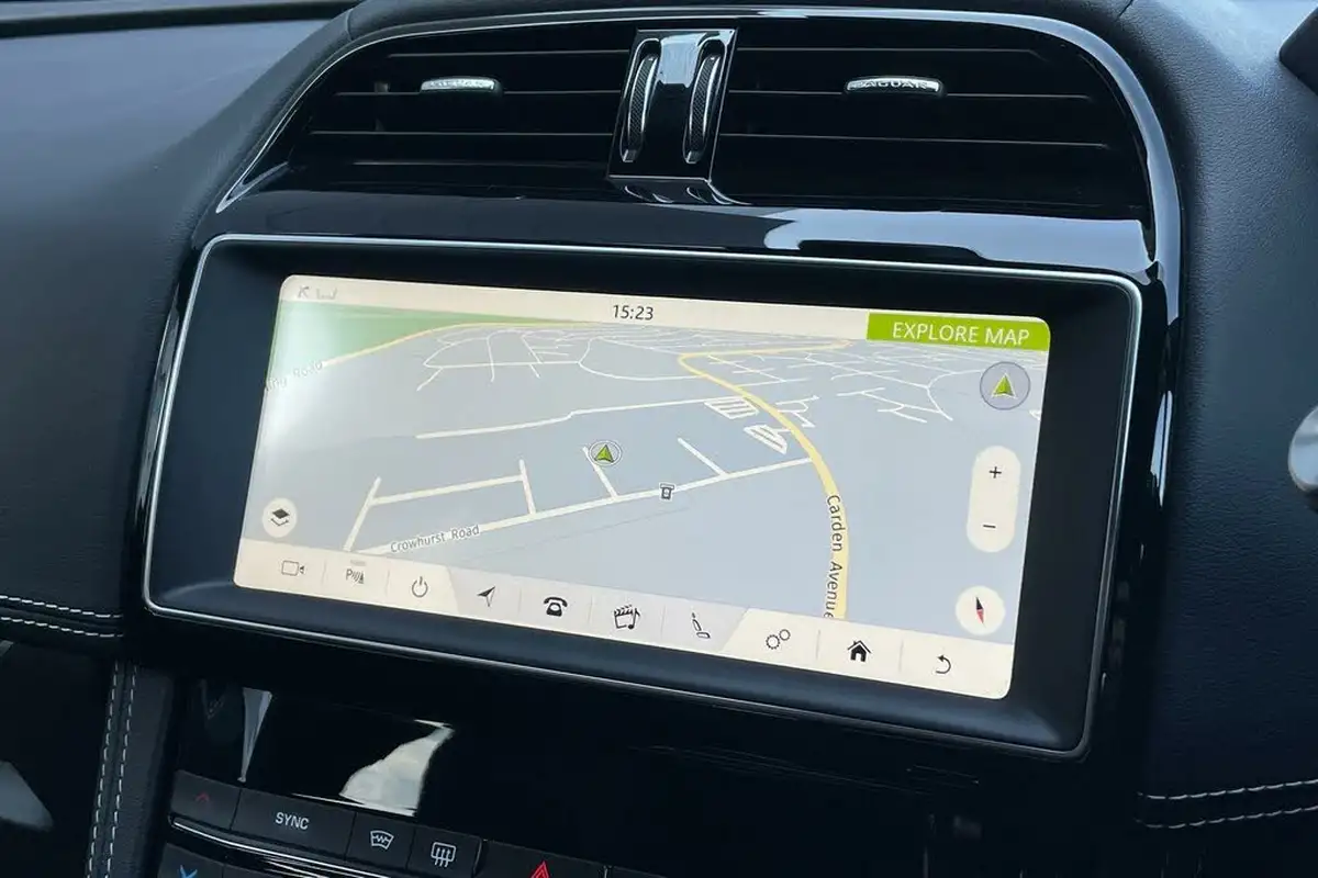 2019-jaguar-f-pace-20-i4d-r-sport-180ps-awd-auto-big-4