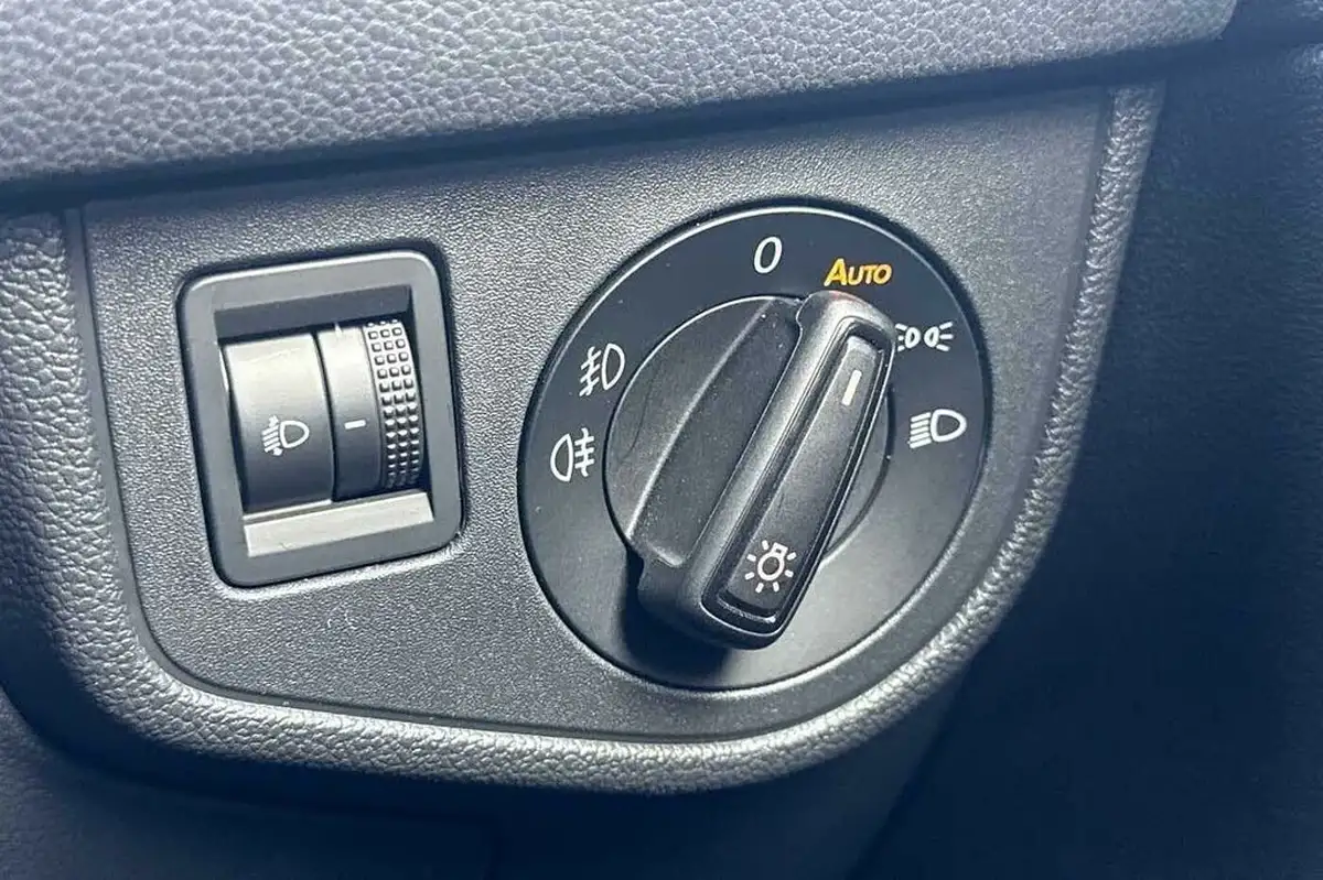 2021-volkswagen-polo-10-tsi-match-big-25