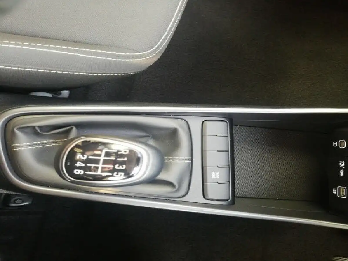 2024-hyundai-i20-10-t-gdi-advance-big-15