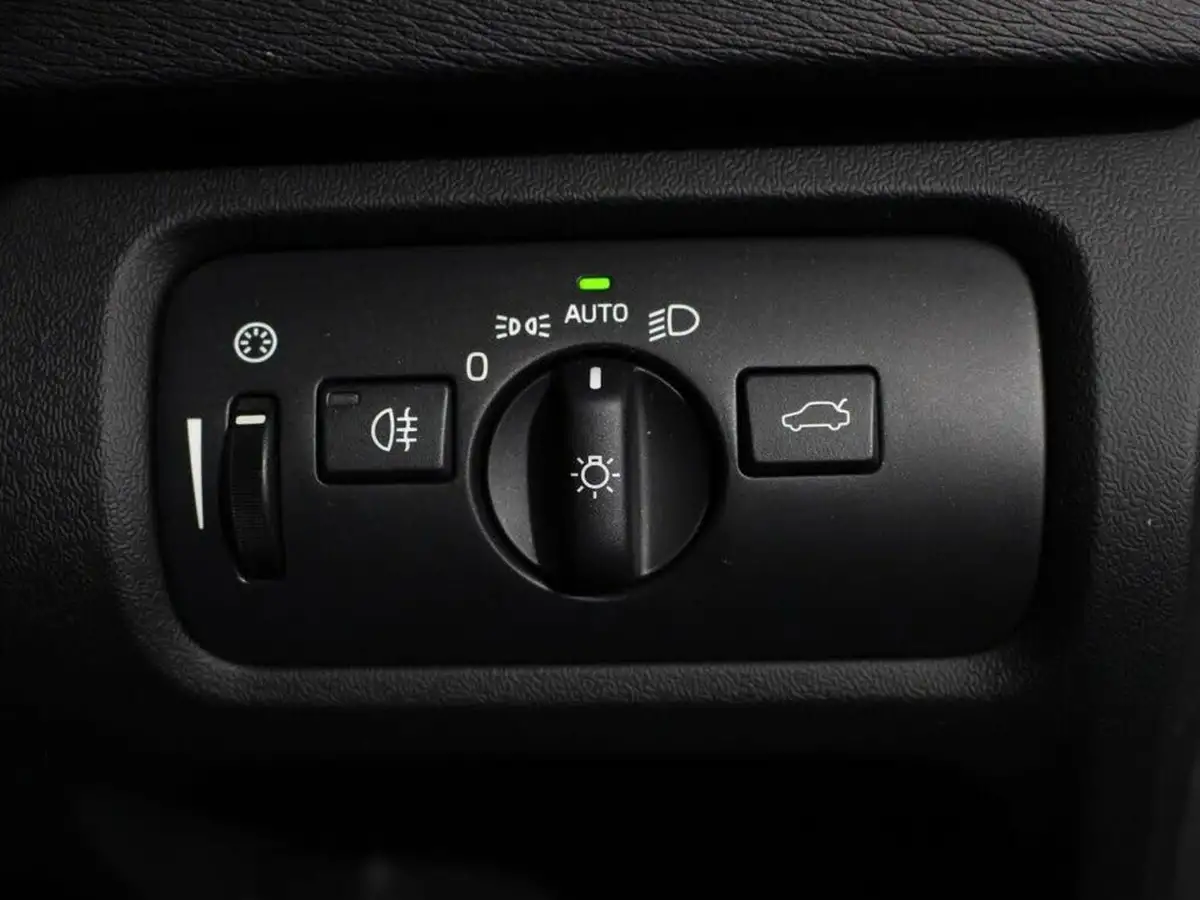 2015-volvo-v40-16td-d2-cross-country-lux-powershift-big-18