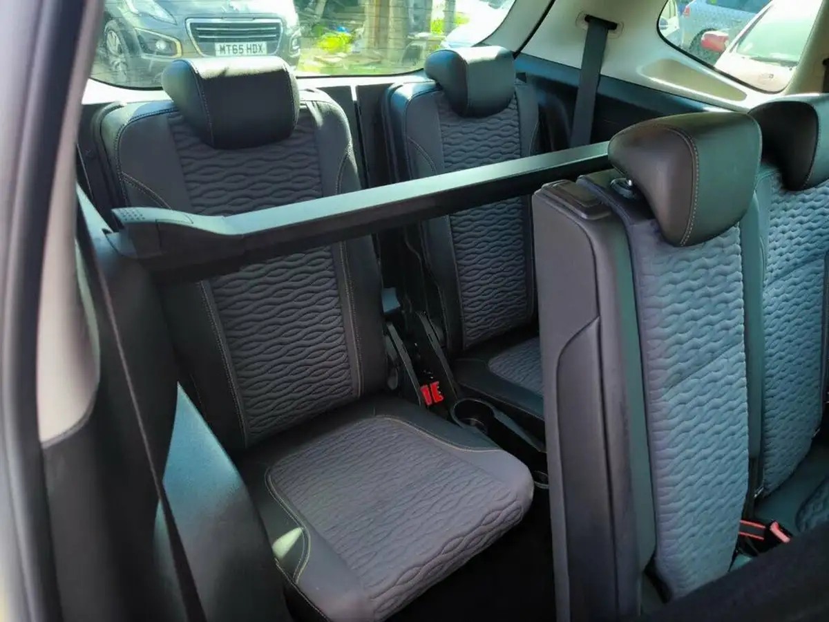 2014-vauxhall-zafira-tourer-20cdti-se-big-23
