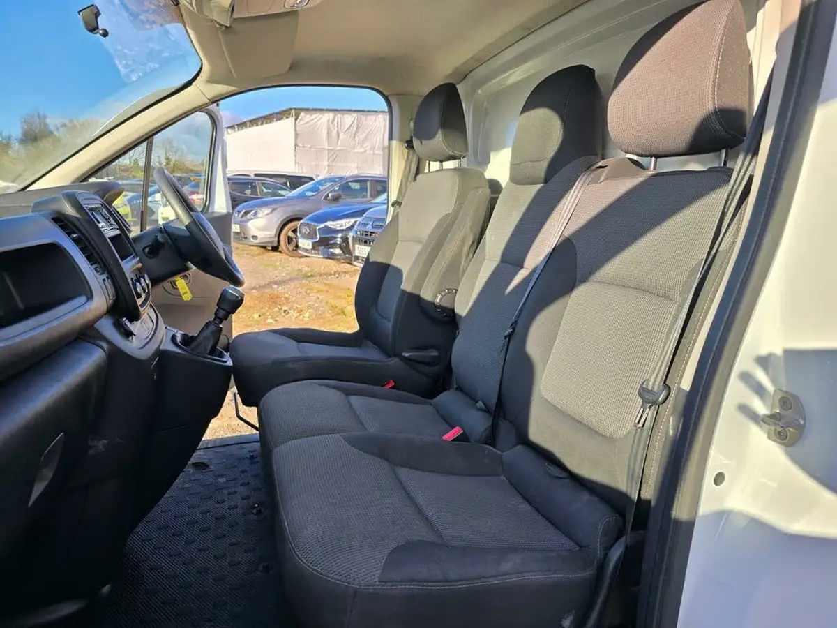 2021-renault-trafic-20dci-ll30-energy-120-business-panel-big-32