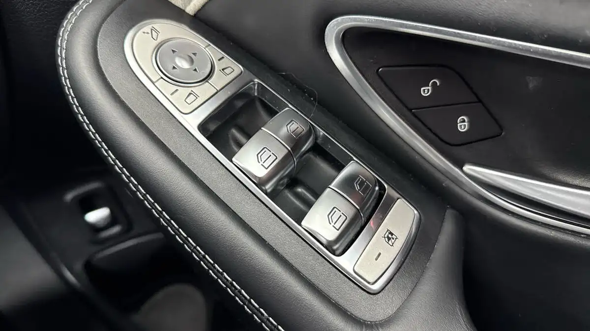 2021-mercedes-benz-c-class-big-24