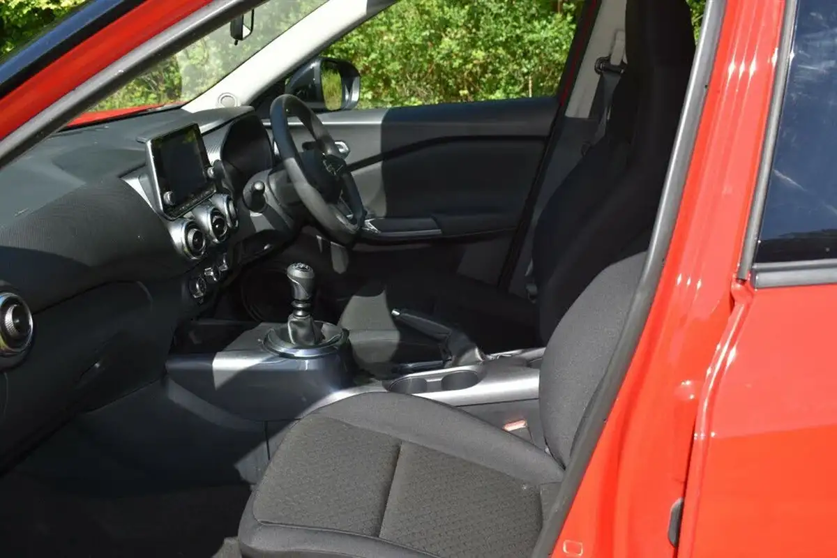 2022-nissan-juke-10-dig-t-acenta-big-25