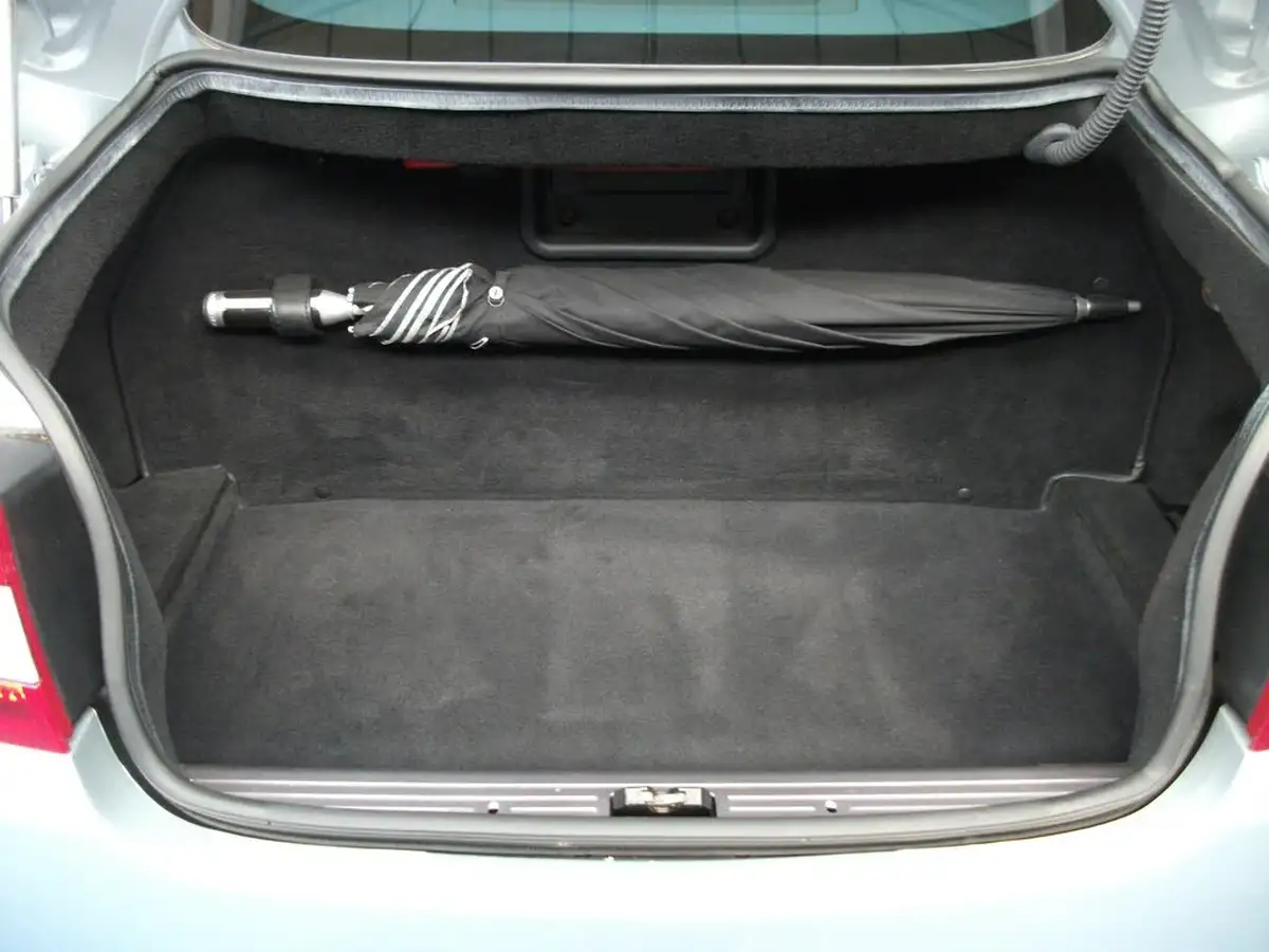 2005-aston-martin-db9-59-touchtronic-big-31