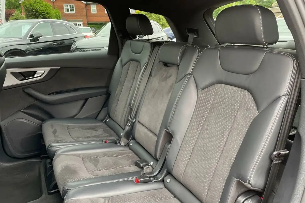 2018-audi-q7-30-50-tdi-s-line-big-37